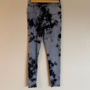 Jala Tie-Dye Leggings in Black and Gray